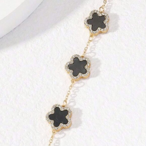 Elegant  Five-Leaf Clover Cubic Zirconia bracelet - Picture 5 of 6